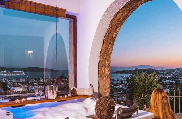 Stunning Villa in Bodrum with Jacuzzi, Bodrum