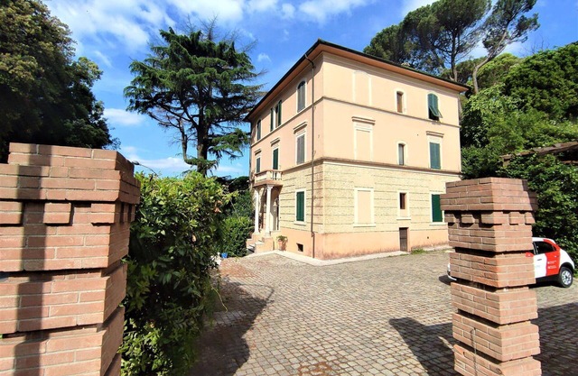 Stunning villa for 4 people with WIFI, A/C, TV, patio, pets allowed and parking