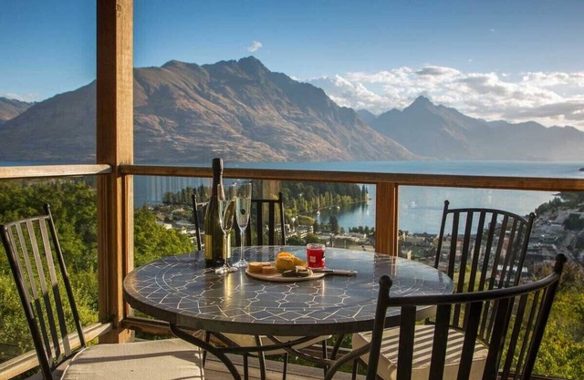 Stunning Villa with views down Queenstown Bay