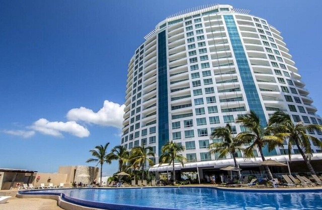 Stylish 1 BR Condo 5-minute Walk to Witches Beach