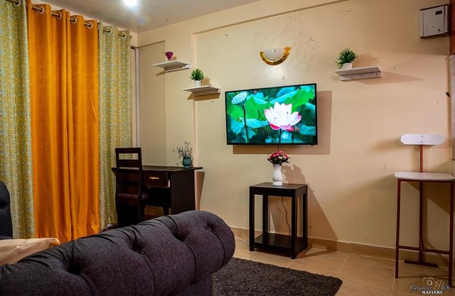STYLISH 1BR APARTMENT IN KISUMU: FAST WI-FI, NETFLIX, SECURE PARKING