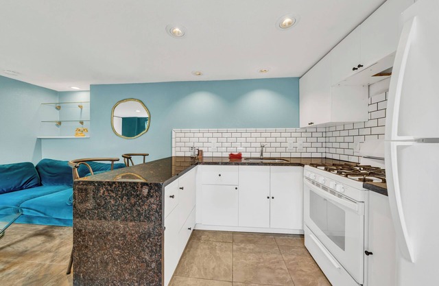 Stylish 1BR by Lake Merritt Walk to DT & BART