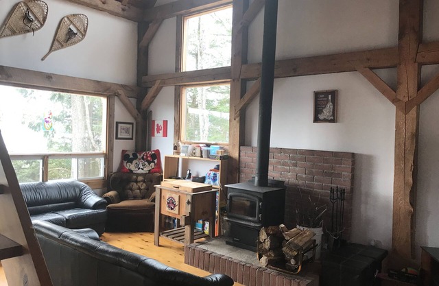 Stylish 2 bedroom, 2 bunkie, 1 bathroom, cottage right on Kawagama Lake.
