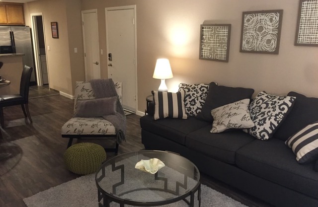 Stylish 2 Bdrm Condo in PHX-shop/dine/golf/hikenReach out for SUMMER SPECIALS