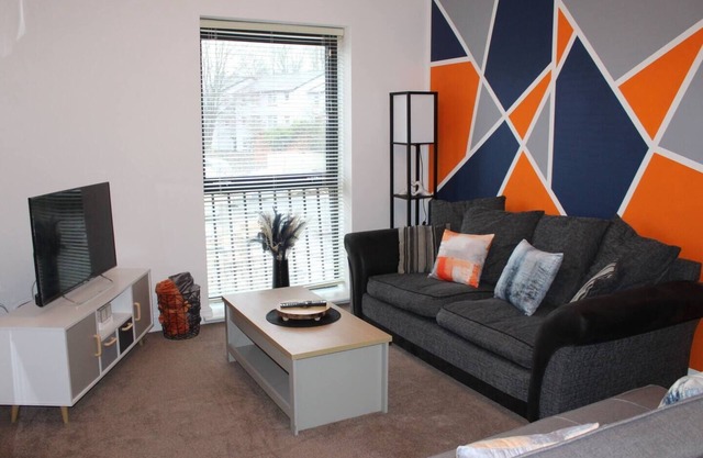 Stylish 2 bed apt | Free parking | Perfect for contractors and leisure stays