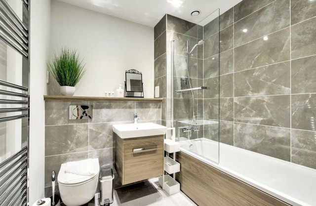 Stylish 2 Bed Apartment, With Easy Access To The City Centre