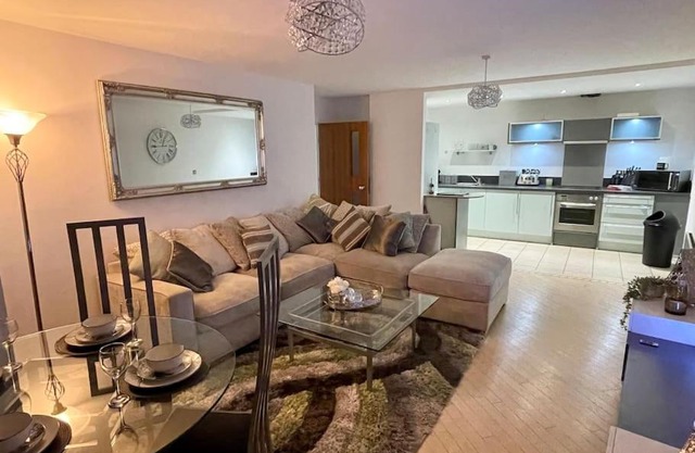 Stylish 2 Bed/Bath Apartment