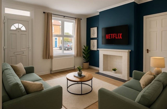 Stylish 2 Bed House - Sleeps 6, Pool Table, Near Station, Contractor Friendly