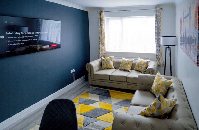 Stylish 2-bed retreat near transport links