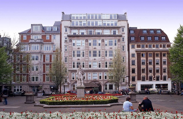 Stylish 2-Bedroom Apartment in the Heart of Soho with Central London Views