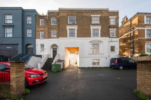 Stylish 2 Bedroom Flat in Clapham