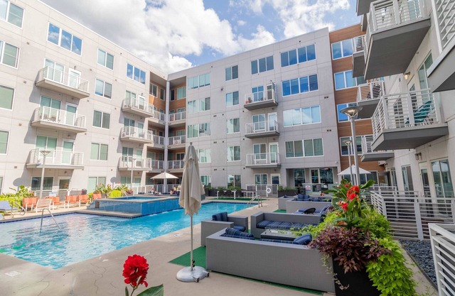 Stylish 2 Bedroom With Pool
