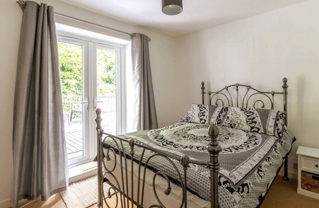 Stylish 2BD Family Hideaway in Dover