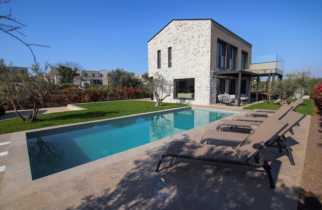Stylish 3-BR vacation home with heated pool, close to beaches
