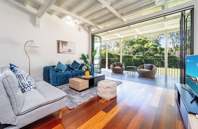 Stylish 6BR Strathfield House – Tennis & Fun Games