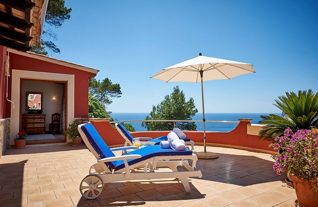 Stylish accommodation on Mallorca with private terrace and sea view (Villa SIKA)