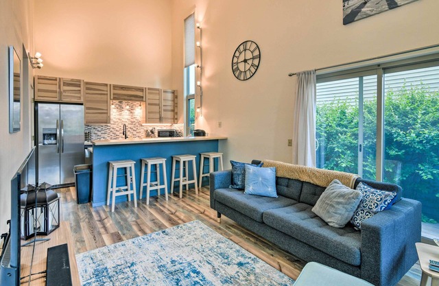 Stylish Anchorage Townhome ~ 1 Mi to Downtown