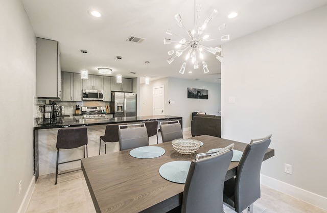 Stylish and cozy~ springbranch.