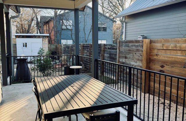 Stylish Austin Home of a Local Creative Entrepreneur – Pet-Friendly!