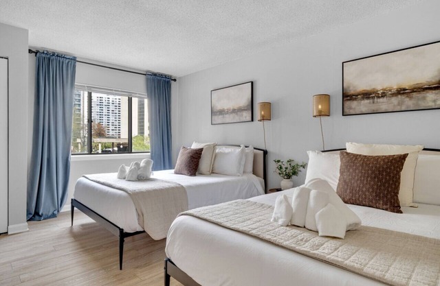Stylish City Sleeps 8 Near Metro
