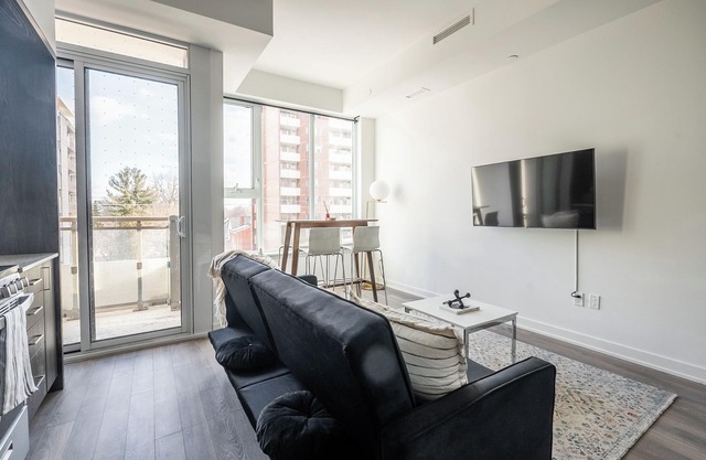 Stylish Downtown Condo, close to all amenities and transit