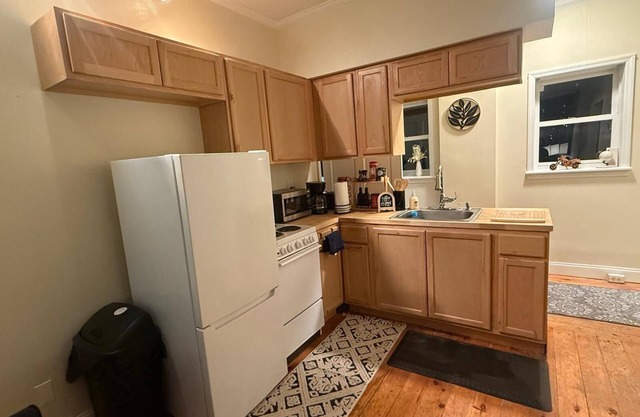 Stylish Downtown Loft- Just 1/2 Mile to MVP Arena