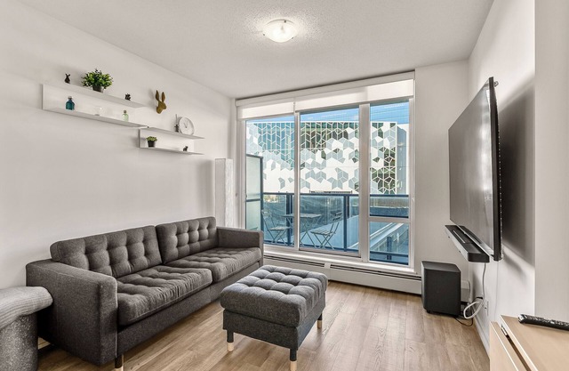 Stylish East End Apartment with Home Office