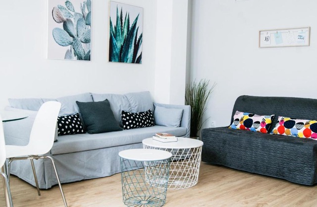 Stylish 2 Bedroom Apartment Near Alcaravaneras Beach