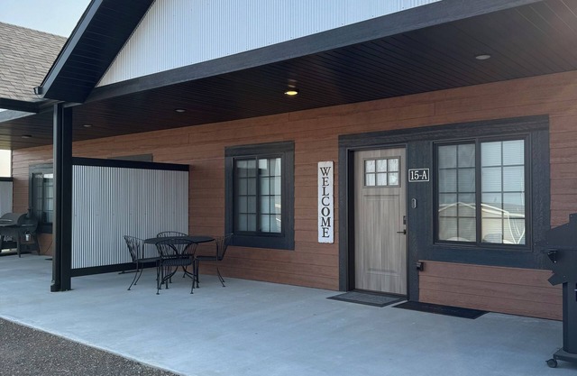 Stylish, Gateway to the Black Hills , 2-bedroom condo in awesome Hermosa!