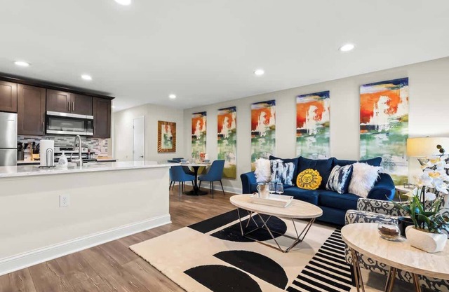 Stylish Haven in Royal Oak | 1BA | 1BD