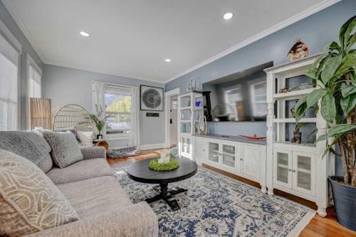 Stylish Home Hot Tub Game Rm Near Old Colo