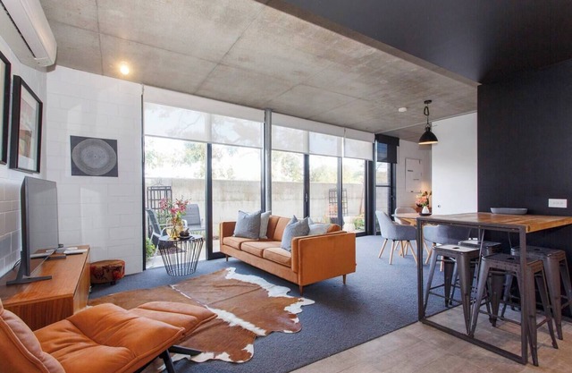 Stylish light and bright apartment tucked away behind Monument Hill in the Fremantle Art precinct