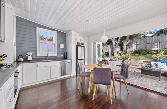 Stylish light-filled 2BR characterful cottage