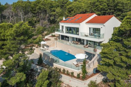 Stylish Lumbarda Villa Sleeps 10 with Private Pool
