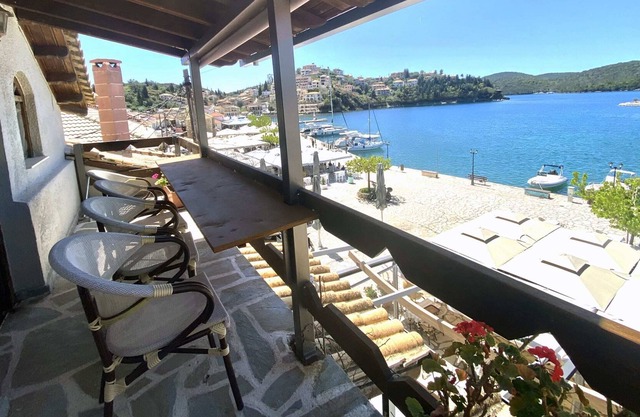 Stylish Marina Retreat - Spectacular Sea Views