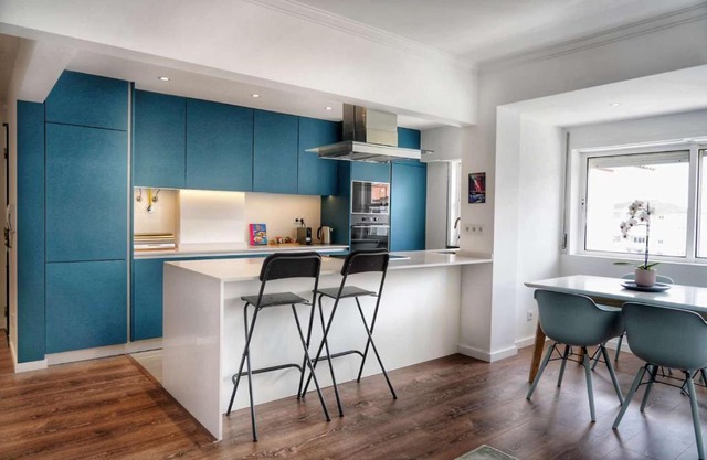 Stylish & Modern Apartment Near the Beach