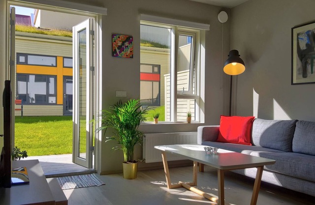 Stylish One-Bedroom Apartment with Terrace: The Perfect Location!