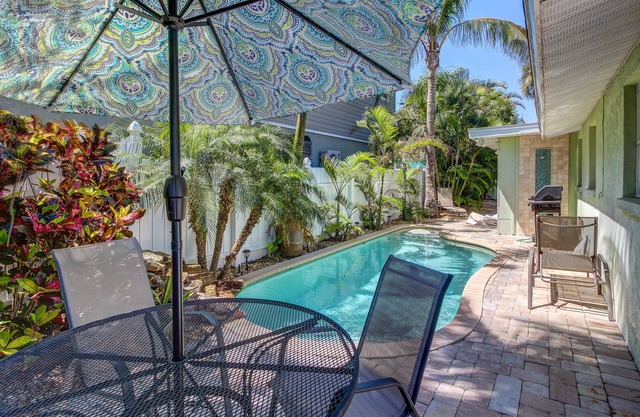 Stylish & relaxing villa with heated pool - blocks from the beach