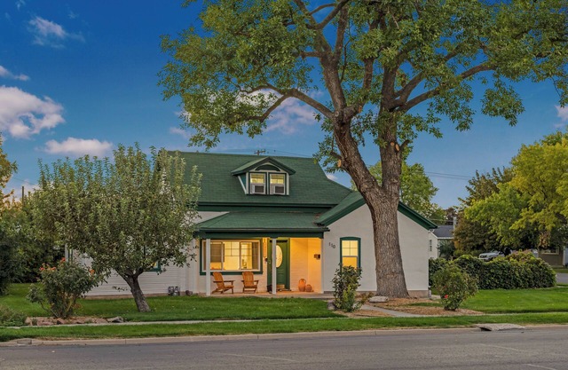 Stylish Remodel with Comfort, Charm, and Great Location with Easy Access to I-15