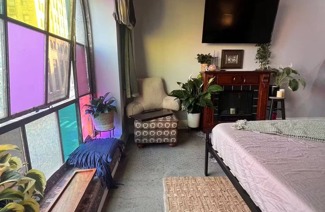 Stylish Sheek Loft Dwntwn, Amphitheater, Park, Metro North, Ferry All 2-10min