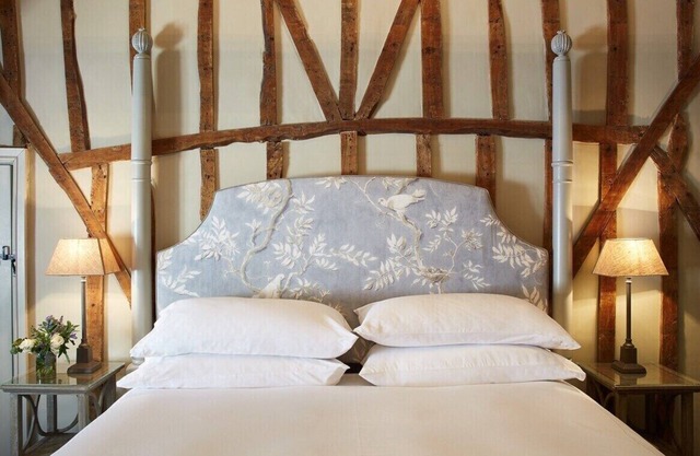 Stylish Southrop Stay | Boutique Countryside Base