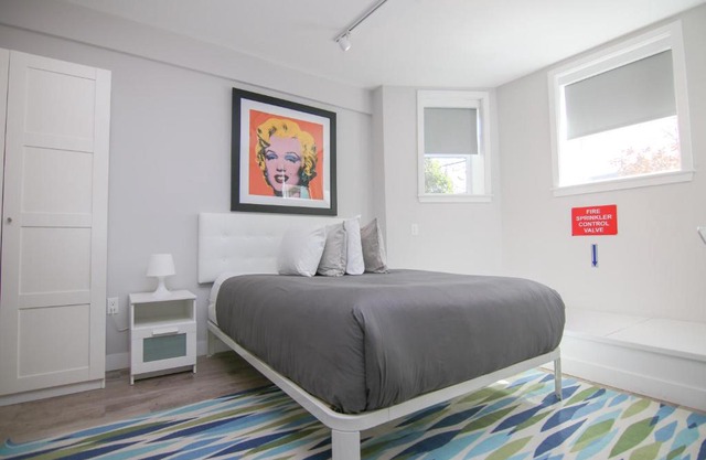 Stylish Studio in Brookline-5min train to Boston. #2