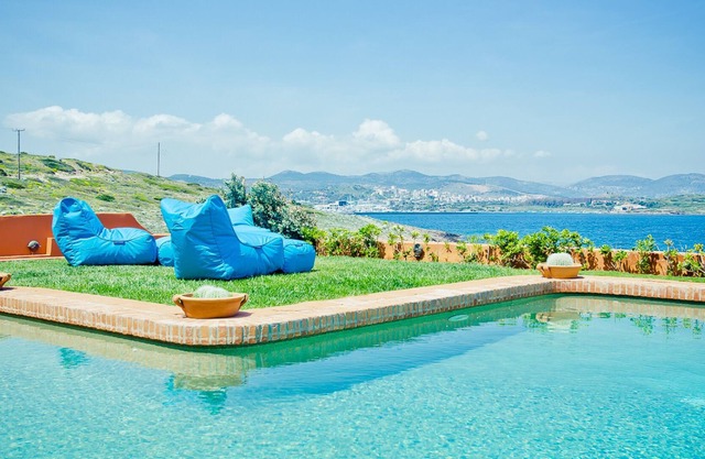 Stylish waterfront villa with pool & amazing view!