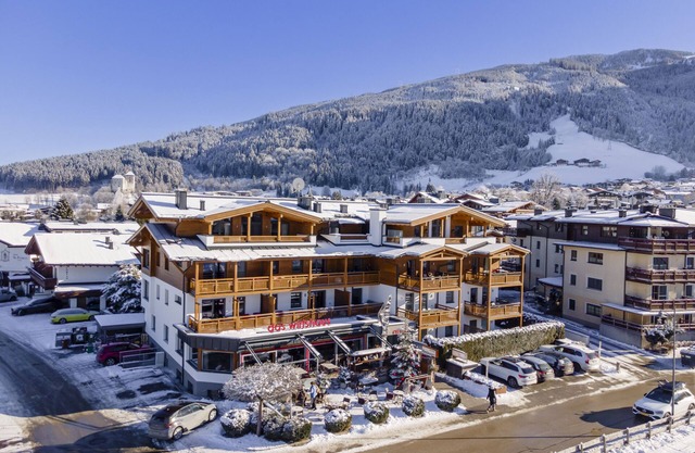 Stylishly furnished apartment, centrally located in Kaprun