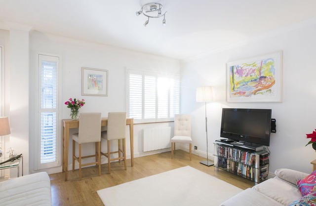 Sublime 1 bed flat with Thames view