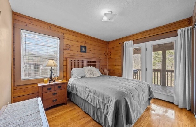 Sugar Creek Cabin - Cozy 3-bedroom cabin in the Mountains of Waynesville, NC