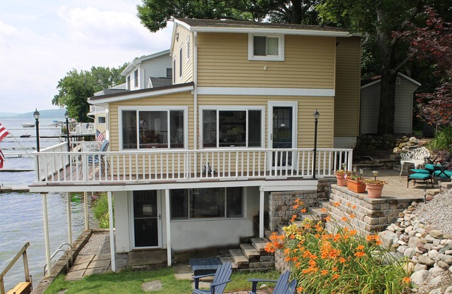 Sugar Maple Shores:"Lake Views from Nearly Every Room are Breathtaking"