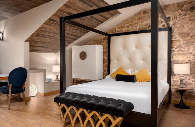 SUITE 1907 AVILES