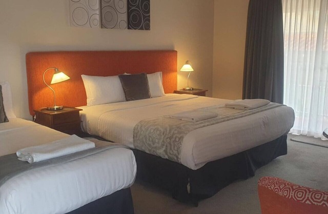 Suite 26 |Town Central | Walk To Cafes | Sleeps 3