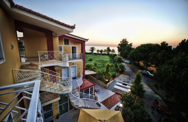 Suite Apartment Beachfront Kalo Nero Beach
